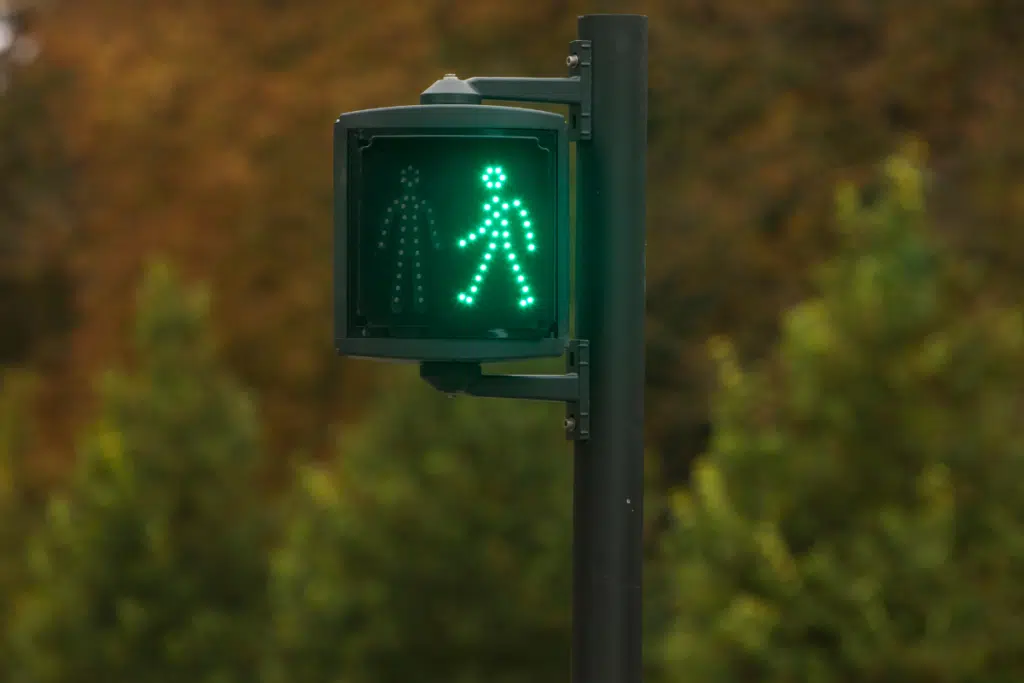 Walk green man light.
