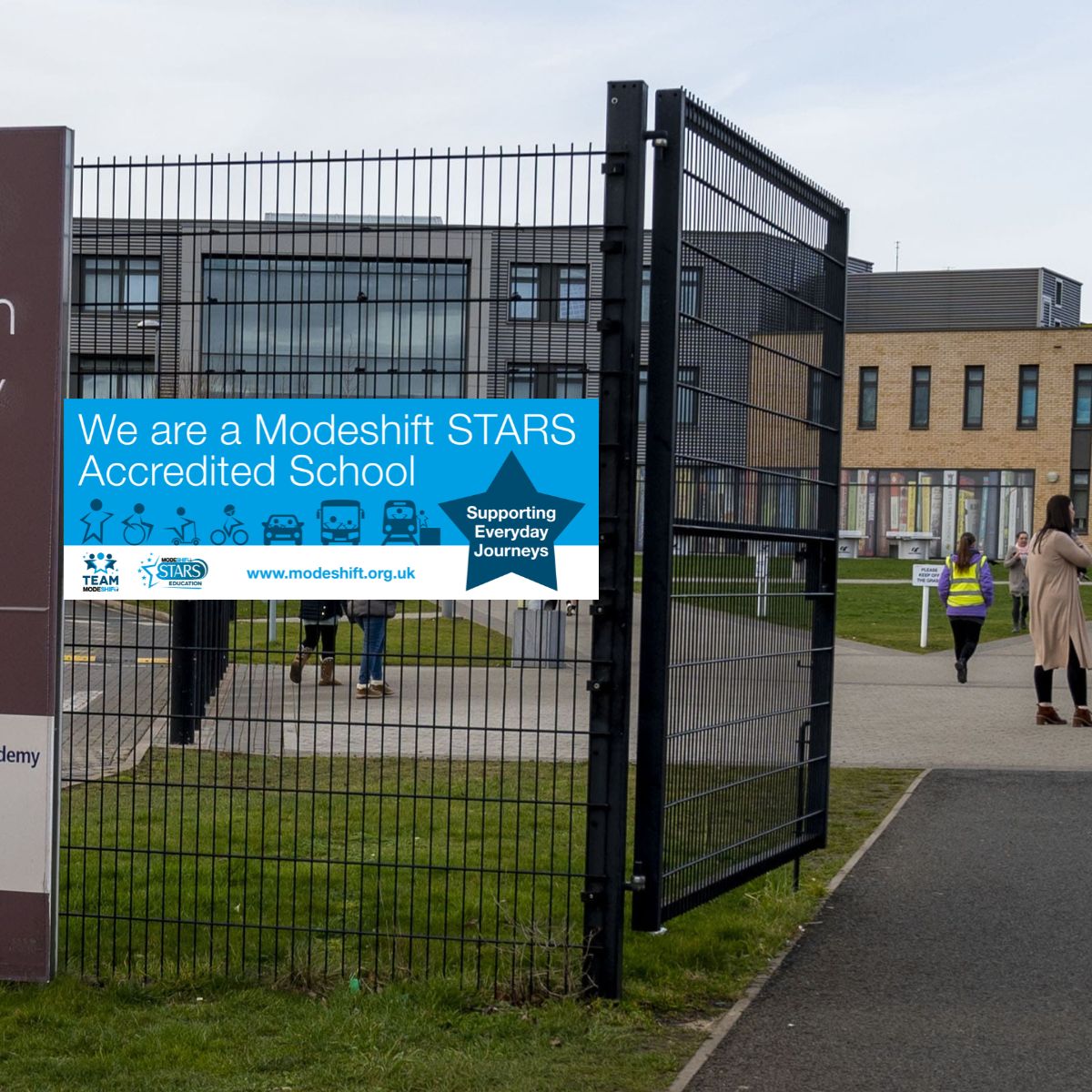 Modeshift Banner on school gates example.